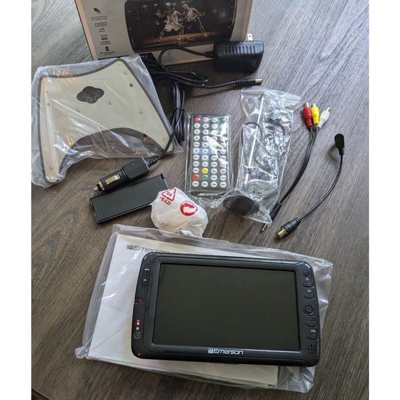 NEW Emerson ET-7000 Portable 7” TV & Digital Multimedia Player Built in Tuner - Picture 4 of 9